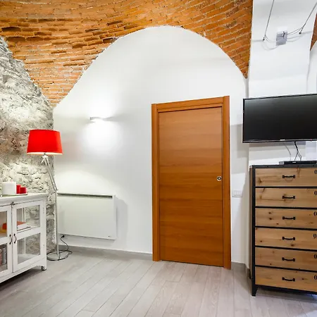 Apartment On The Side *