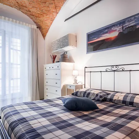On The Side Apartment *
